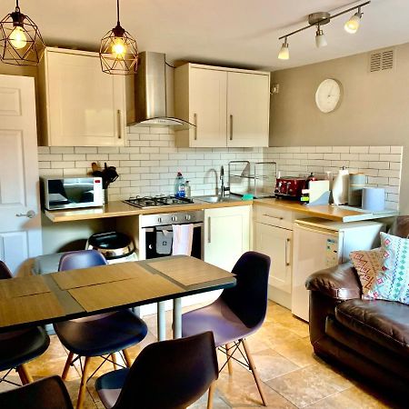 Central City Garden Apartment Кардиф Екстериор снимка